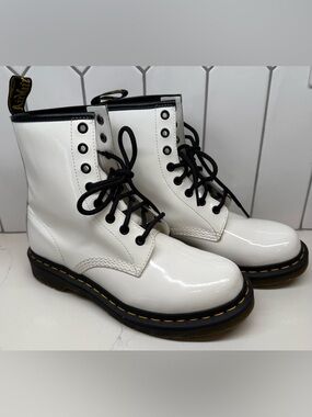 Dr. Martens Boots Womens Size 8 White Leather Ankle Combat Lace Up Classic 11821